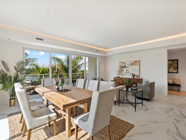 Building Photo - 1020 Sunset Point Rd