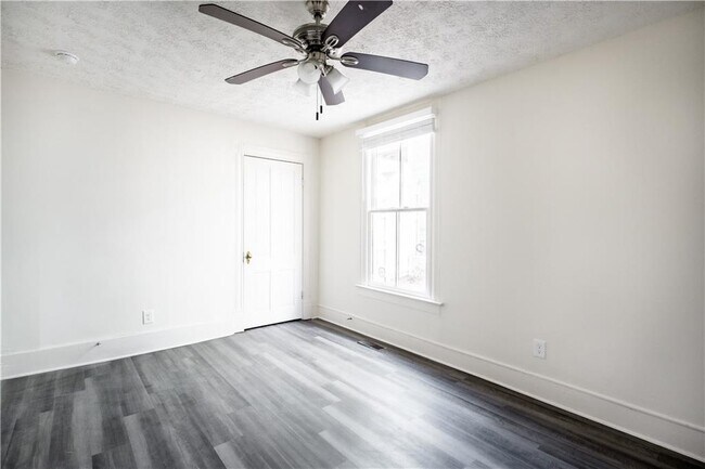 Building Photo - 1353 Finley St NE