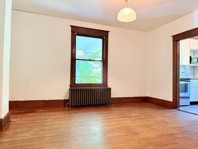 Building Photo - 303 E 6th St