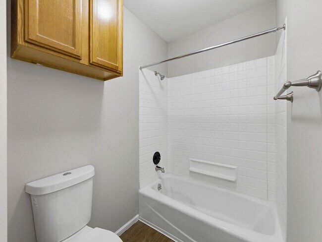 Building Photo - Spacious 2 Bed Condo W/ Bonus Basement Room, Fireplace & Garage Available NOW!