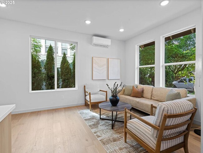 Building Photo - 1610-1612 SE Morrison St.