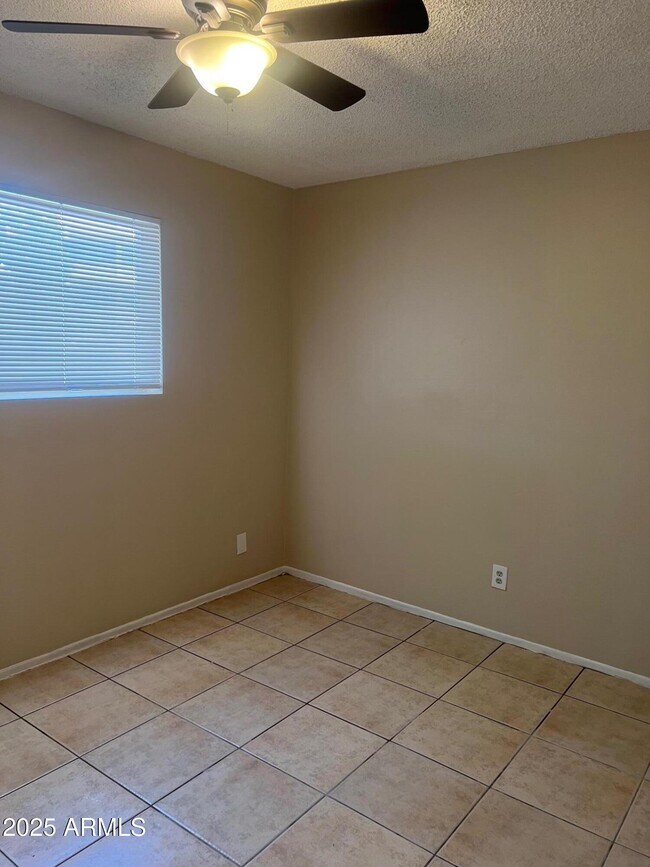 Building Photo - 3445 E Earll Dr