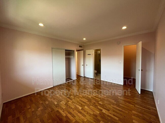 Building Photo - 5400 Newcastle Ave