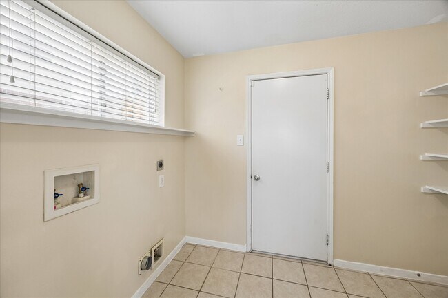 Building Photo - 21914 Willow Downs Dr
