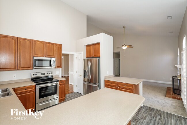 Building Photo - 1402 Holly Ridge Dr