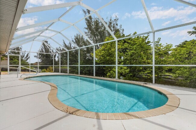 Building Photo - 2211 Surfside Blvd