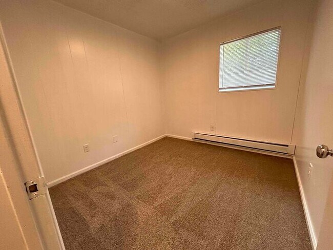 Building Photo - 5001 Alan Dr