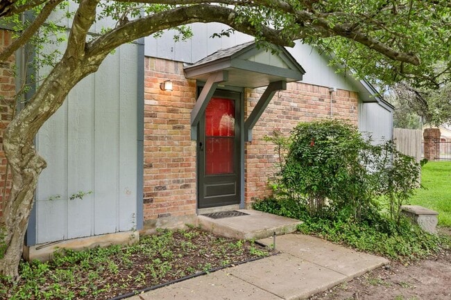 Building Photo - 1411 Gracy Farms Ln