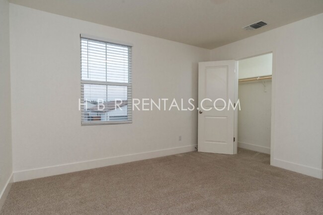 Building Photo - Lathrop Five Bedroom Rental Home - Move in...