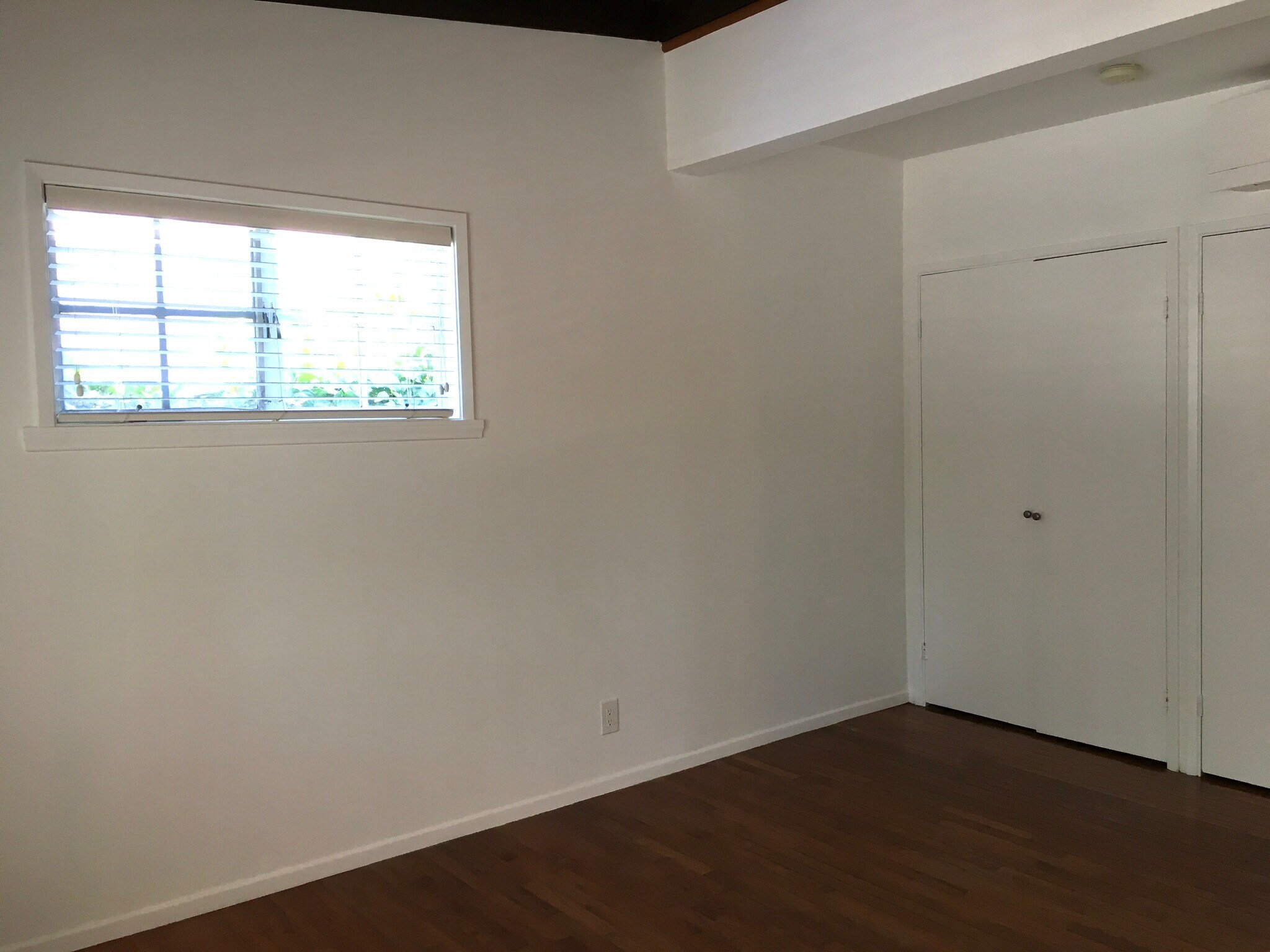 Building Photo - 347 6th Ave