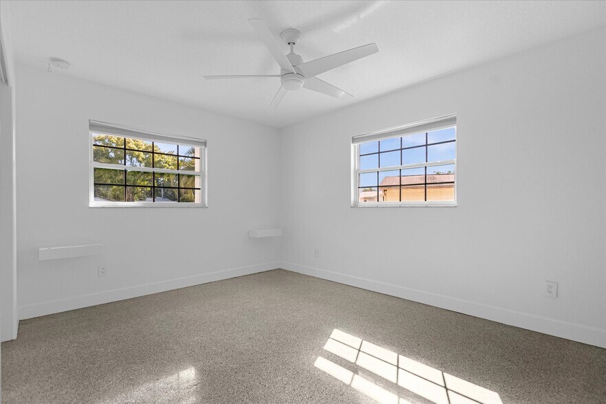 Building Photo - 641 Sherwood Dr