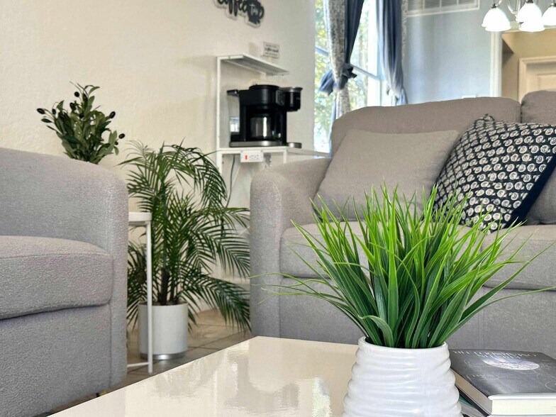 Building Photo - 930 Oxford Dr