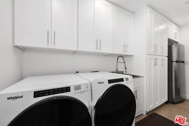 Building Photo - 400 Chautauqua Blvd