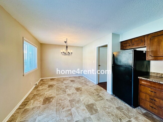 Building Photo - Beautiful Overland Park Townhome w/ Wood Floors, Large Open Kitchen and a Community Pool!