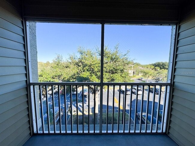 Building Photo - 1919 Summer Club Dr