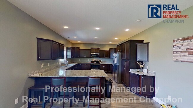 Building Photo - Gorgeous 4 BD/3.5 BA Executive Home w/Spacious Fenced Yard