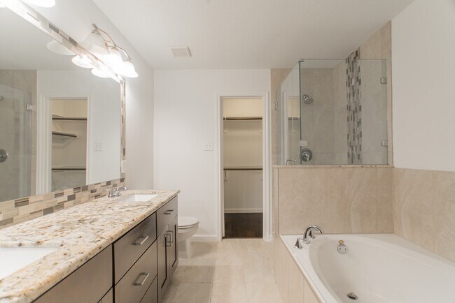 Building Photo - 226 Blushwood Pl