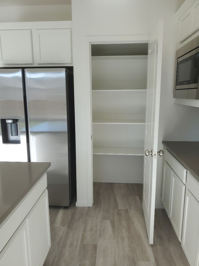 Building Photo - Exquisite 3 Bed 2.5 Bath Single Family Home