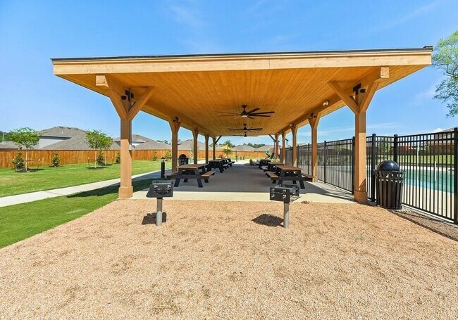 Building Photo - 40826 Hawthorne Glades St