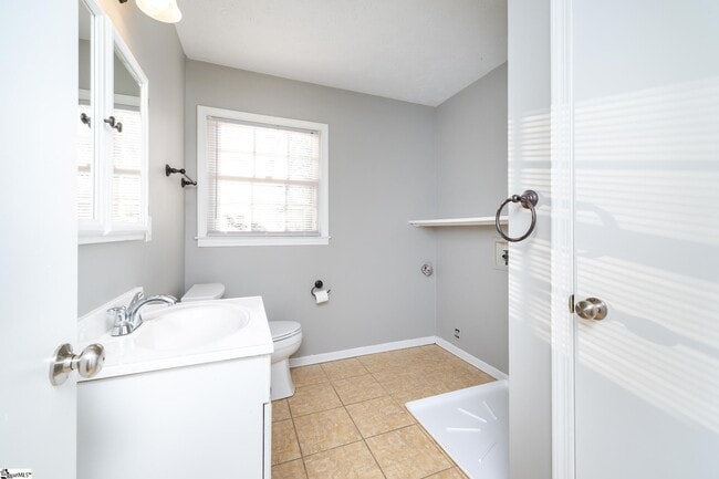 Building Photo - 125 Newgate Dr