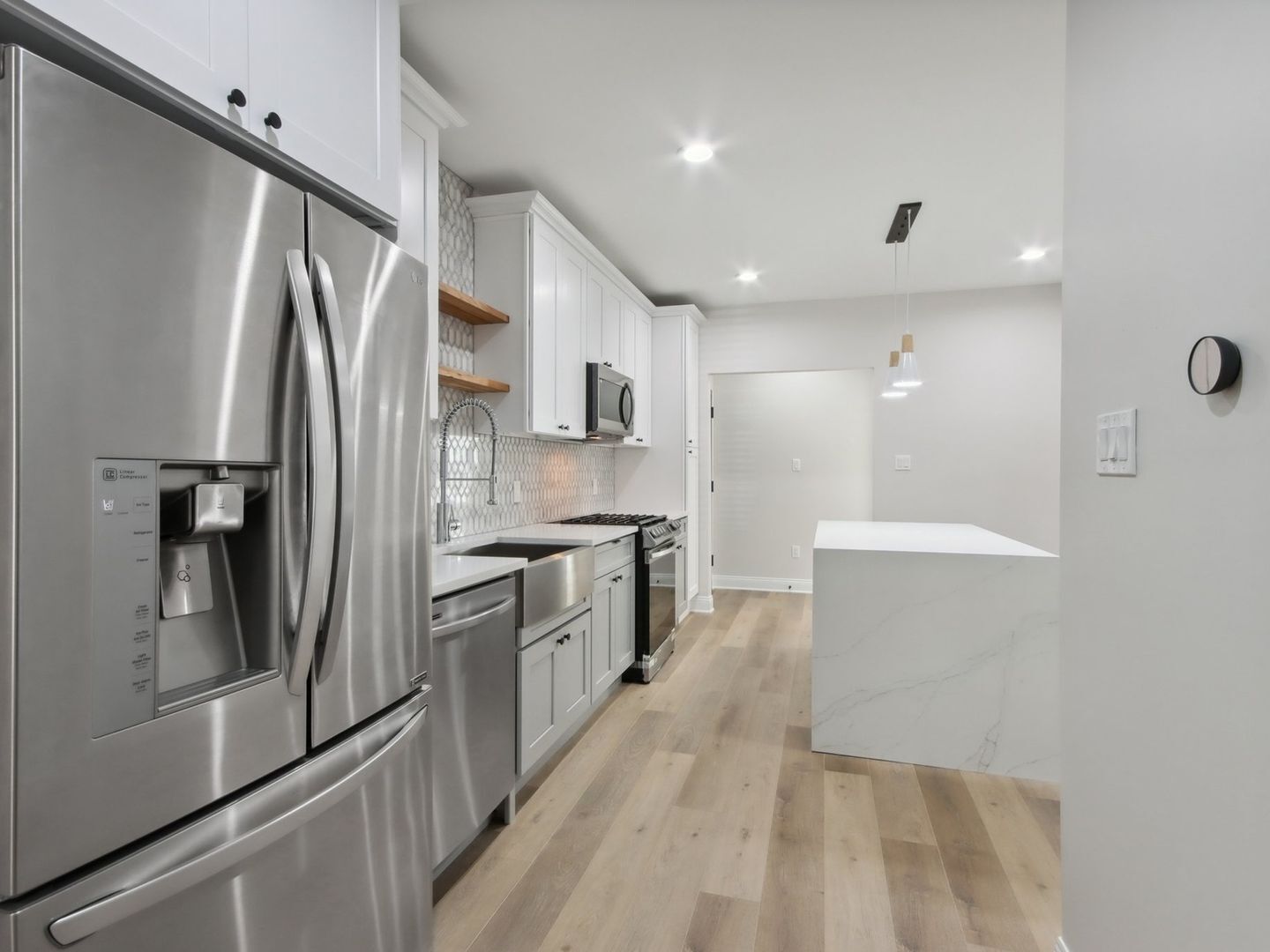 Building Photo - 1904 Calumet St