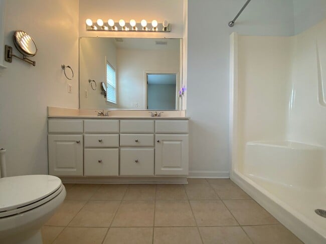 Building Photo - 6981 Hanesbrook Cir