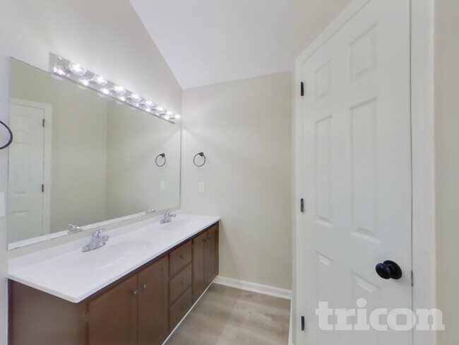 Building Photo - 6009 Plateau Ct