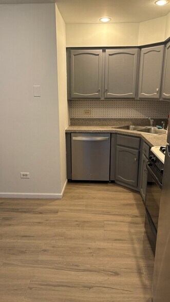 Building Photo - 6 Parkside Ct