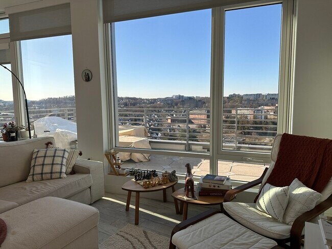 Building Photo - 125 Guest St