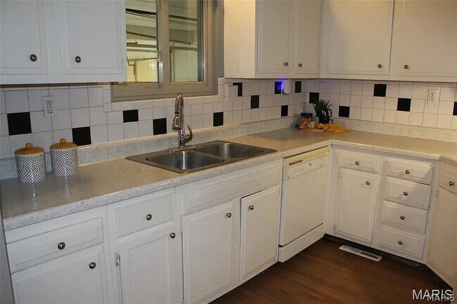 Building Photo - 5003 Cavalier Ct