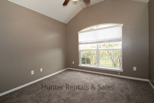 Building Photo - Timber Ridge Estates Beauty!