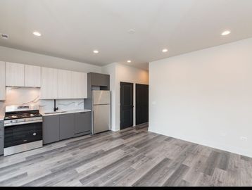 Building Photo - 1220 N Bosworth Ave