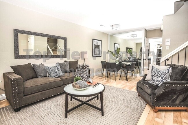 Building Photo - Very nice 2 bed / 2.5 bath / 1,185 sqft Walnut Creek Townhouse in desirable Main Chance Estates D...