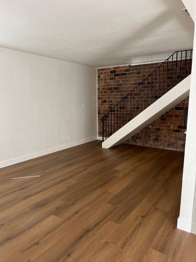 Building Photo - Two Bedroom Condo for Rent in Vacaville