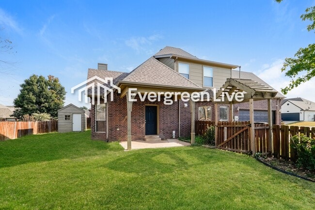 Building Photo - 1212 East Canton St S