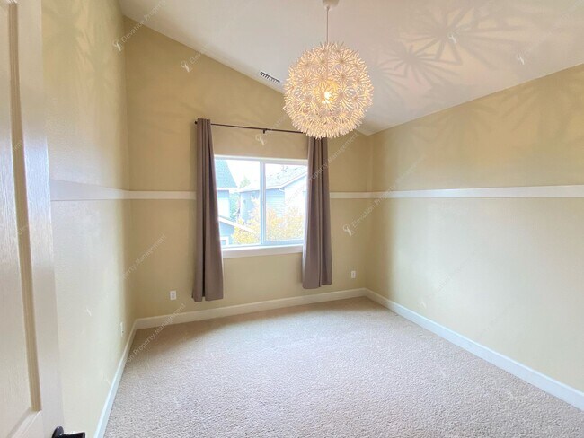 Building Photo - 3BR - 2.5 BA Charming Greenway Home in Lar...