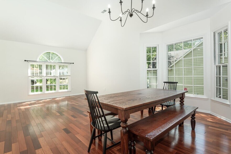 Building Photo - 10024 Avon Farm Ln