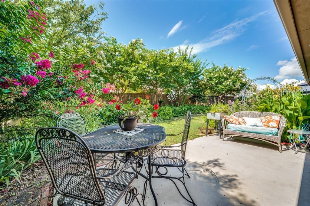 Garden Backyard - 928 Lighthouse Ln