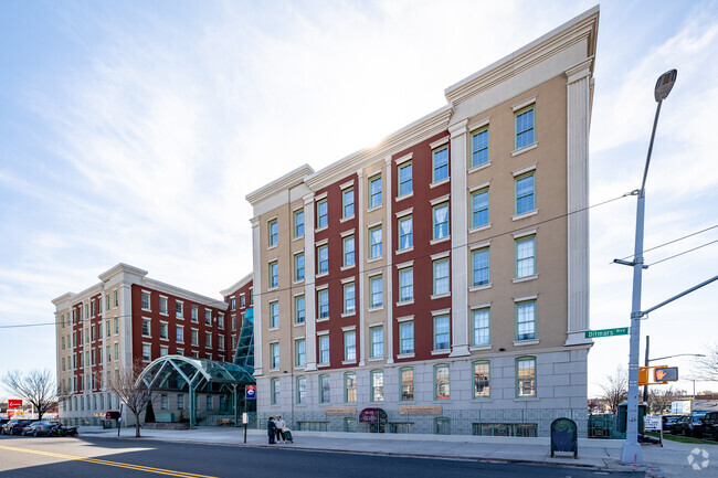 Building Photo - Pistilli Grand Manor