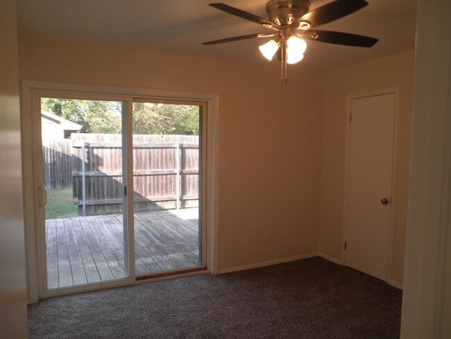 Building Photo - 1417 Oakcrest Ave