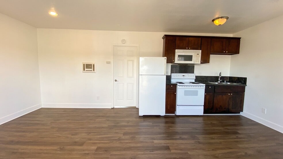 Interior Photo - 2707 Highland Ave