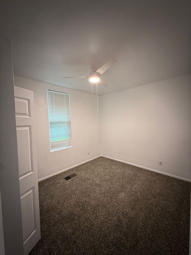 Building Photo - 3-bedroom, 1-bath home in Redding blends historic charm with modern finishes!