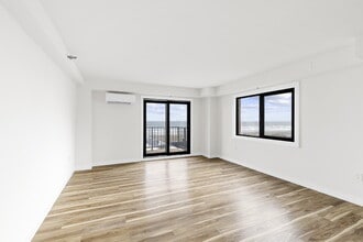 Building Photo - Boardwalk House A-02 | 1BR with Balcony, 549 SF
