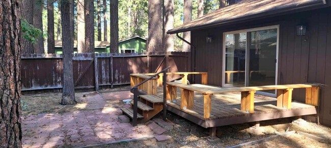 Building Photo - Fully Furnished House in South Lake Tahoe!...