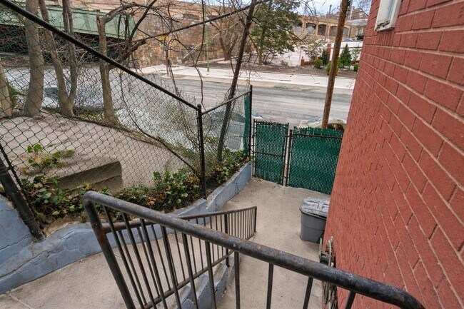 Building Photo - 407 Park Ave