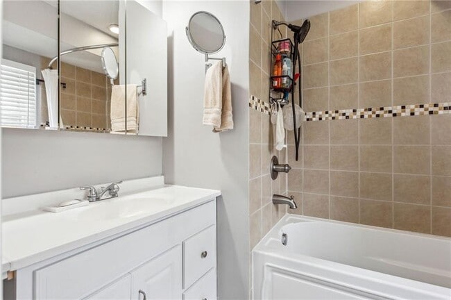 Building Photo - 102 Holcomb Ferry Rd