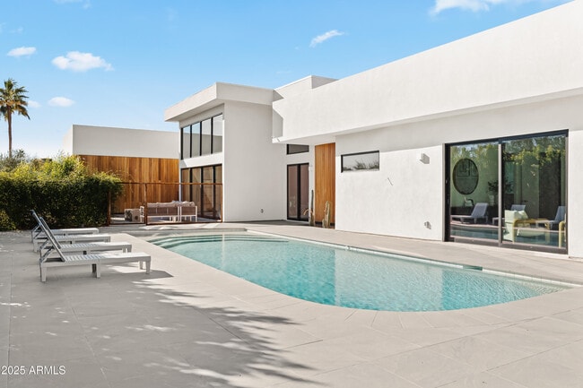 Building Photo - 5156 N 45th Pl