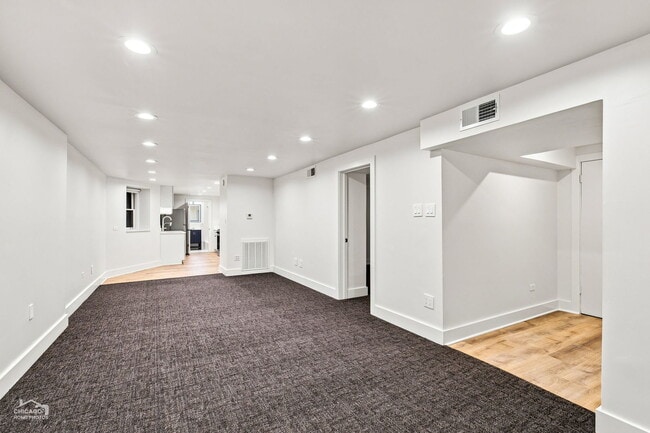Building Photo - 560 W Arlington Pl