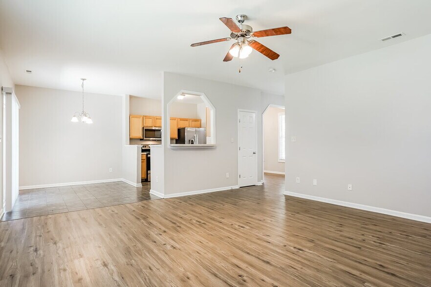Building Photo - 8015 Marsh Hollow Dr