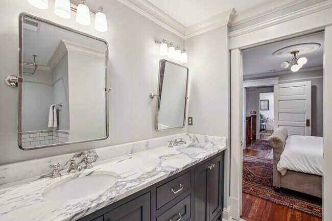 Building Photo - 788 Lake Ave NE